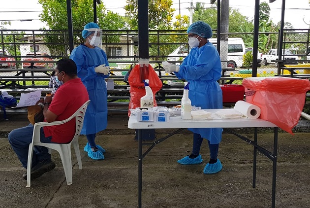 El personal de salud aplicó en las últimas 24 horas 6.909 pruebas para detectar la COVID-19. Foto cortesía Minsa