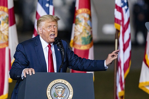 Tras votar, Donald Trump reanudó su campaña por otros estados, pero el vicepresidente Mike Pence, que intervendrá en mítines en Lakeland y Tallahassee, la capital estatal, tomó el testigo en Florida. Foto: EFE