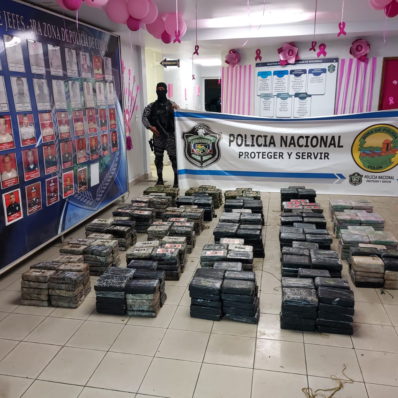 Tres monteadores se encontraron con varios sujetos que estaban cargando unos sacos, y fue allí que los privaron de su libertad, pero en un descuido de estos sujetos escaparon y dieron a conocer los sucedido.