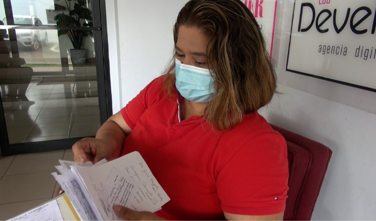 Yassima Núñez, madre de los cuatro niños, asegura que no duerme en paz, porque sabe que la mejoría de sus hijos, depende de este examen costoso.  Juan Carlos Lamboglia.