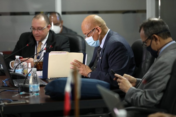 Ministro de Economía y Finanzas, Héctor Alexander.