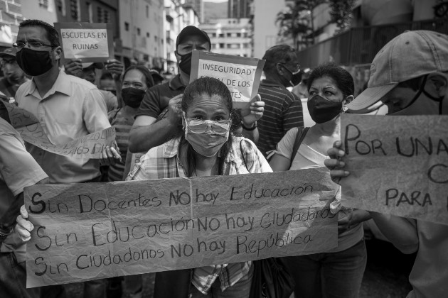 De nada sirve una sociedad con un laberinto de leyes sobre la libertad y derechos múltiples – algunas veces solapados– si no se establecen los valores que la rigen. Foto: EFE.