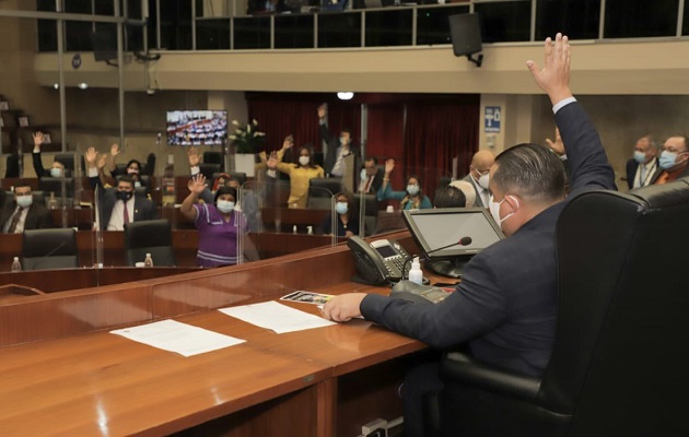 El micrófono volvió a hacer de las suyas en la Asamblea Nacional. 