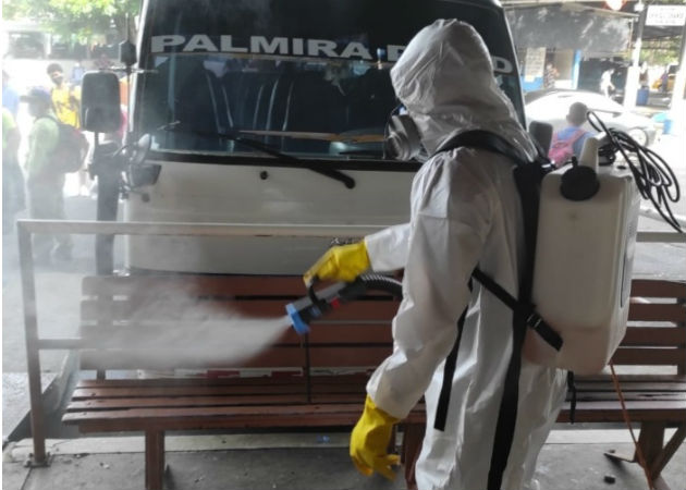 Jornada de desinfección contra la COVID-19 en las instalaciones de la Terminal de Transporte de David La desinfección se realizó conjuntamente con la empresa "Pest Control Solution". Foto: Mayra Madrid.
