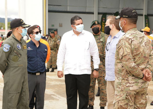 Panamá recibe tres helicópteros donados por parte de oficina gubernamental de Ley y Narcóticos de Estados Unidos Stewart Tuttle, encargado de Negocios de la Embajada de Estados Unidos en Panamá, destacó la importancia de esta donación. Foto: Cortesía.