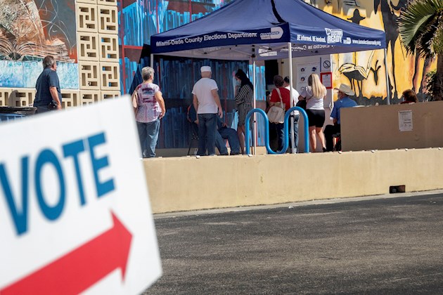 Hasta primeras horas de este domingo, último día para votar por anticipado en Florida, había sufragado el 61,85 % de las personas registradas para votar, según el Departamento de Elecciones.