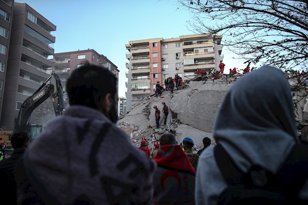 La última persona salvada fue aparentemente un hombre de 70 años, Ahmet Çitim, que fue rescatado poco después de la medianoche pasada.