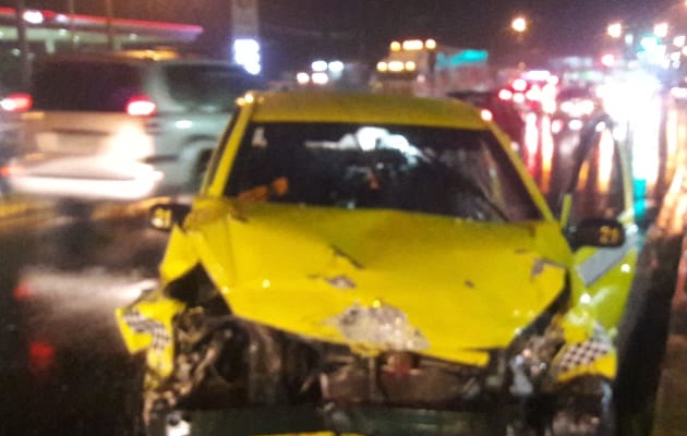 El hecho de tránsito tipo colisión se registró entre un vehículo taxi y un auto particular, en este último viajaba la víctima.