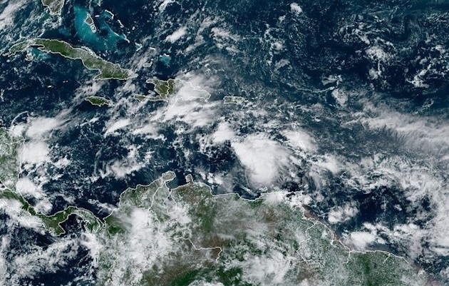 El reforzamiento de los vientos está previsto que continúe hasta que toque tierra el lunes por la noche o el martes por la mañana.