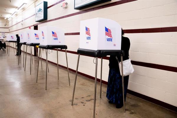 Cálculos del grupo no partidista Political Polls señalan que la votación anticipada de Florida, que aporta 29 votos al Colegio Electoral que elige al presidente, ya superó los 9,4 millones de votos totales de 2016. Foto: EFE