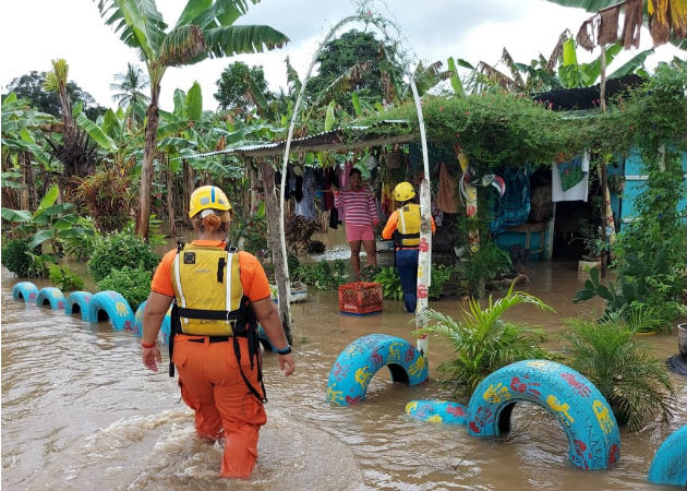 El río Corotú ha socavado parte de las estructuras de las viviendas. Foto: José Vásquez.