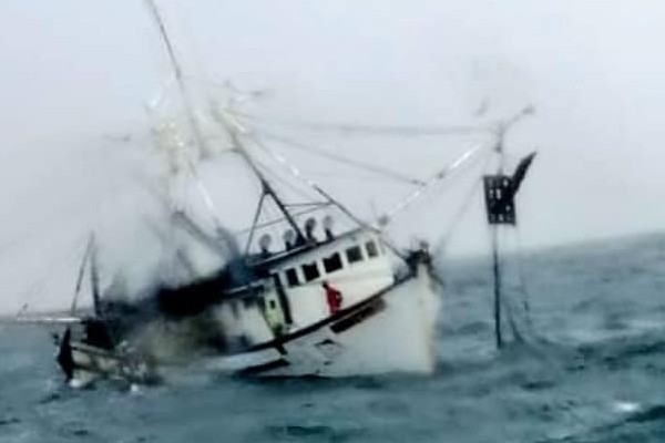  Cinco pescadores que iban a bordo de la embarcación 