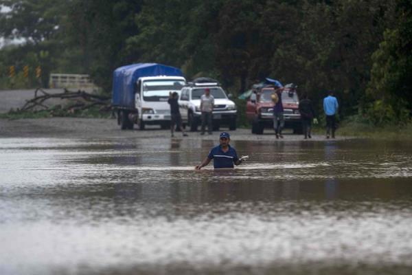 En el recorrido previsto, Eta se aproximará el sábado como tormenta a la isla cubana de la Juventud, al suroeste del país, para el domingo atravesar La Habana y el lunes acercarse al sur de la Florida (EE.UU.). Foto: EFE