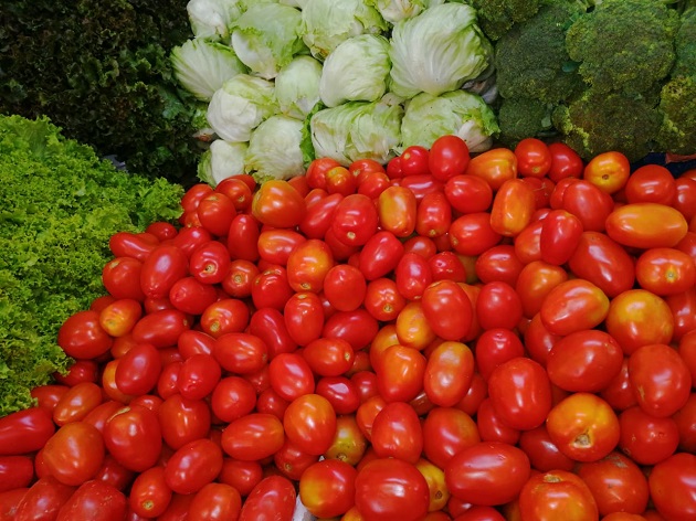 El tomate (3x3 y perita) pasó de 30 centavos la libra, a 80 centavos la libras para los mayoristas. Foto/Cadena de Frío