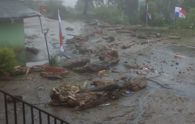 Debido a la afectación de los caminos y la situación en el área se ha suspendido el traslado de alimentos hacia las otras áreas del país.