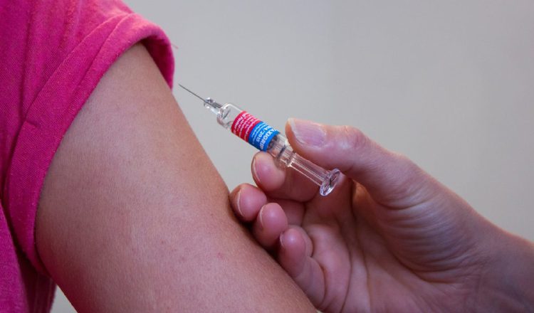 Es falso que las vacunas no son seguras.  Pixabay