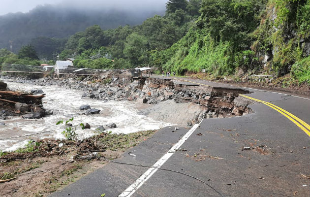 Caminos están obstruidos debido a los deslizamientos de tierra. Foto: Mayra Madrid.