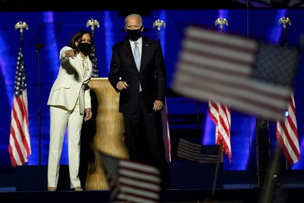 Joe Biden y Kamala Harris agradecieron a los estadounidenses por su voto y prometieron trabajar para todos. Foto: EFE 