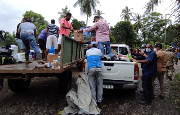 Personal del Gobierno Nacional lleva ayuda humanitaria al albergue de Nuevo México.