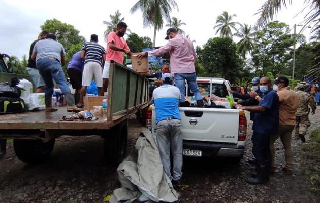 Personal del Gobierno Nacional lleva ayuda humanitaria al albergue de Nuevo México. 