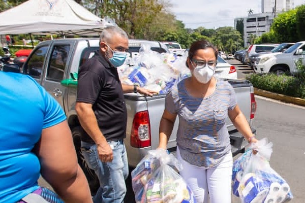 Como parte de la Operación Patria, el gobernador de la provincia de Chiriquí, Juan Carlos Muñoz Franceschi, trasladó desde el centro de acopio del Despacho de la Primera Dama ubicado en el Instituto David, ayuda humanitaria a las comunidades de Cerro Punta, PasoAncho, Bambito y otros lugares de difícil acceso.