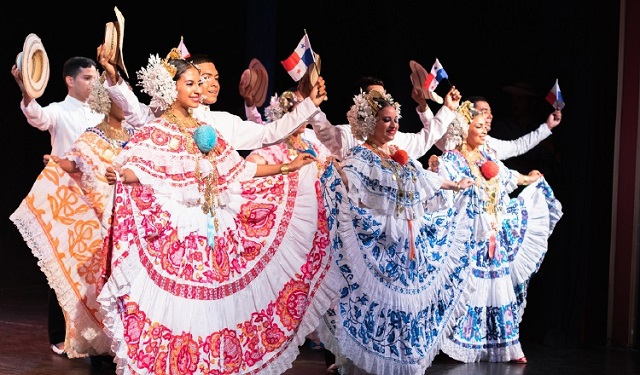 Bailarines de Folklore Dance Studio. Foto: Odette Cortez