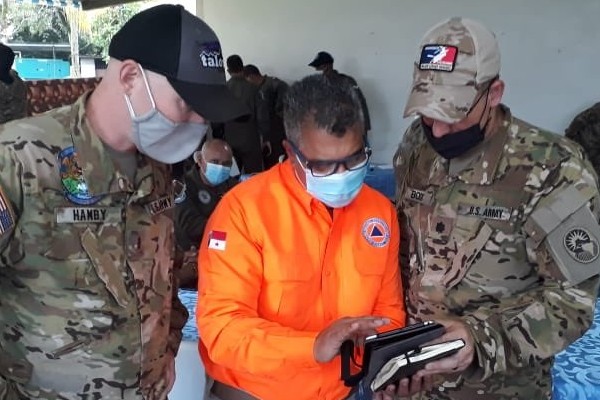 Unos 24 rescatistas continúan con la búsqueda y rescate en el distrito de Besikó, en la comarca Ngäbe Buglé.