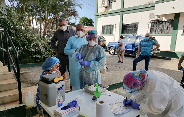 En la provincia de Herrera, hasta la fecha, se han aplicado un aproximado de 13,700 pruebas de hisopado, en instalaciones del Ministerio de Salud y de la Caja de Seguro Social.