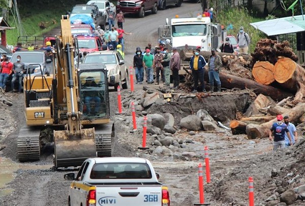  El distrito de Tierras Altas, en la provincia de Chiriquí, fue golpeado por las intensas lluvias que provocó el paso del huracán Eta. Foto: EFE