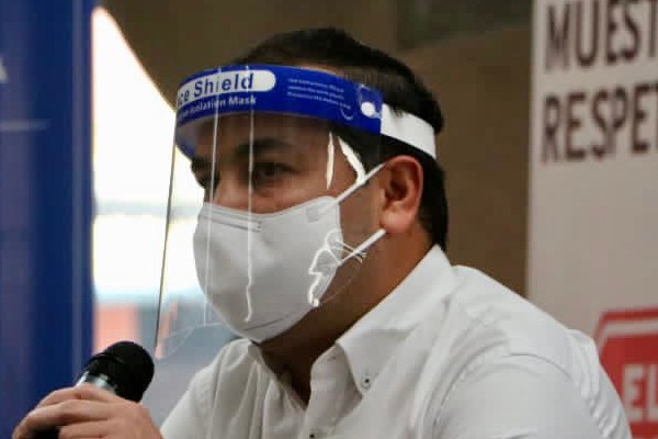 Además de la mascarilla el director general del Metro de Panamá sugirió que es importante que el usuario utilice una pantalla facial.