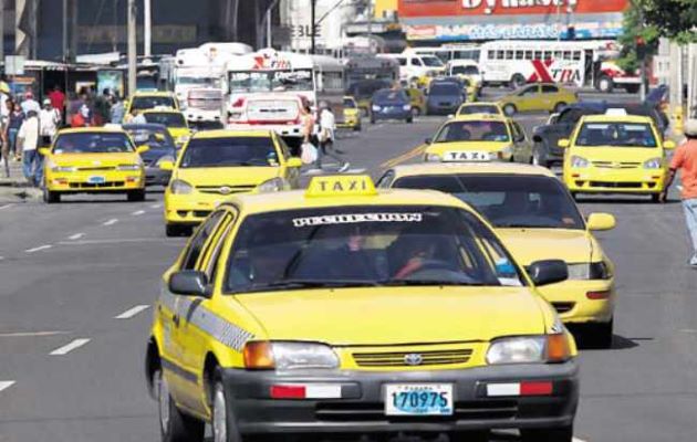 Los taxistas cerraron dos puntos de la ciudad capital y una vía en Arraiján.