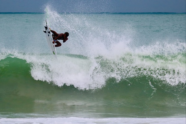 Los surfistas nacionales buscan su mejor ritmo de competencia. Foto:Cortesía