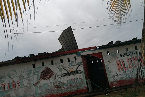 Cuatro viviendas en Colón fueron afectadas por los fuertes vientos, el sábado. Foto: Diomedes Sánchez