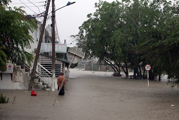 La tormenta tropical Iota continúa este sábado su desplazamiento hacia Centroamérica, una región que no se recupera todavía del impacto de Eta.