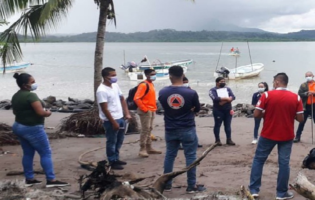 Un grupo de voluntarios recorre el sector de Kosovo, en La Chorrera, para informar a la población sobre medidas de prevención. Foto: @presidenciapma