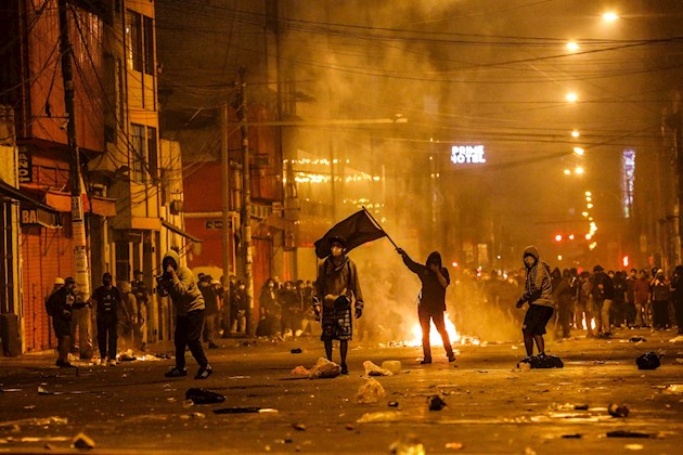 En una semana, los promotores de la destitución del expresidente Martín Vizcarra, fueron incendiando cada vez más lo ánimos con sus constantes muestras de desprecio a la opinión popular y tratar de reprimir como fuerza las manifestaciones en su contra.