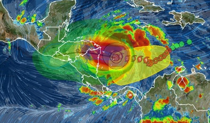 El huracán Iota a intensificado sus vientos sostenidos a 260 km/h.
