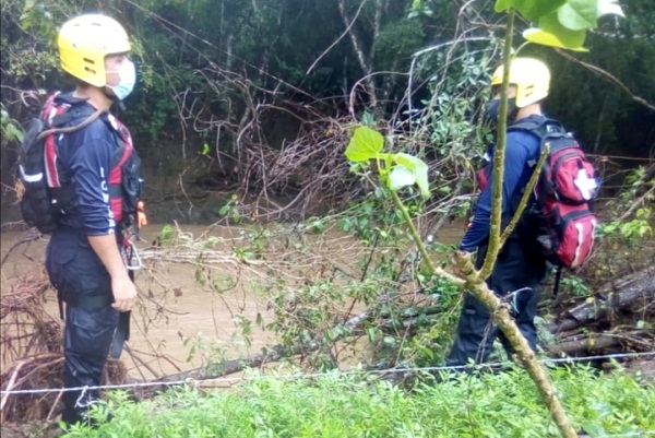 La persona desaparecida es Roberto Miranda, oriundo del área comarcal y quien se mantenía en el área laborando como jornalero en una finca.