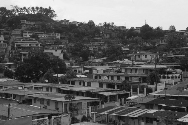 Han pasado muchos años y las autoridades todavía no han desarrollado un plan eficiente y completo de prevención y evacuación rápida de las familias que viven sobre los frágiles cerros. Foto: Epasa.