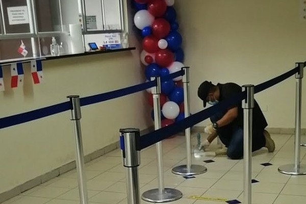 Las señalizaciones han sido reforzadas para los usuarios en la sede principal, como parte del compromiso por cumplir todas las medidas de bioseguridad recomendadas.