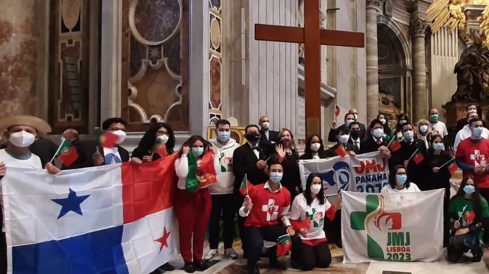 Entrega de los símbolos de la Jornada Mundial de la Juventud.