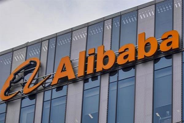 Una de las sacionadas es la empresa de comercio electrónico Alibaba