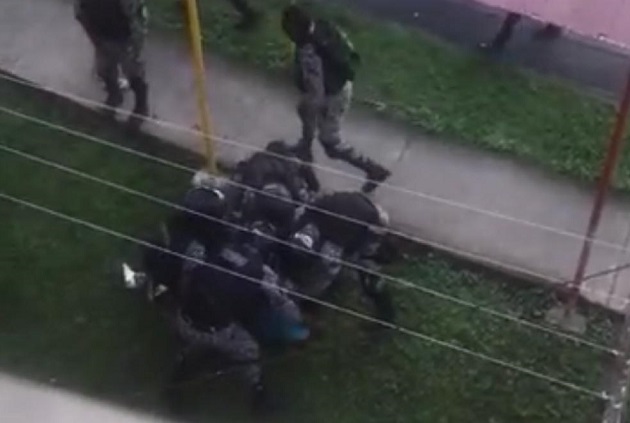 El vendedor de pan fue detenido por la fuerza por unidades