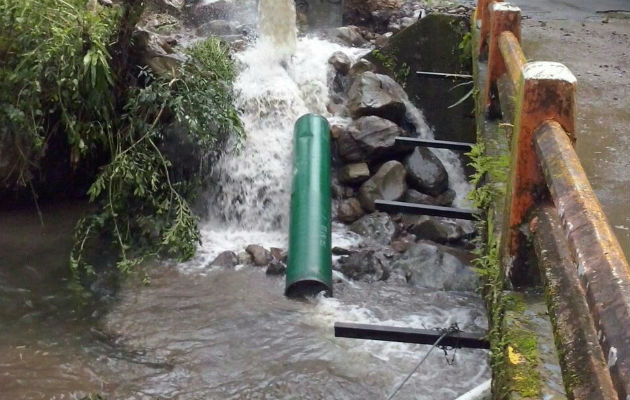 La toma de agua de Chorro Blanco fue destruida por la corriente del río Chuspa. Foto: José Vásquez.