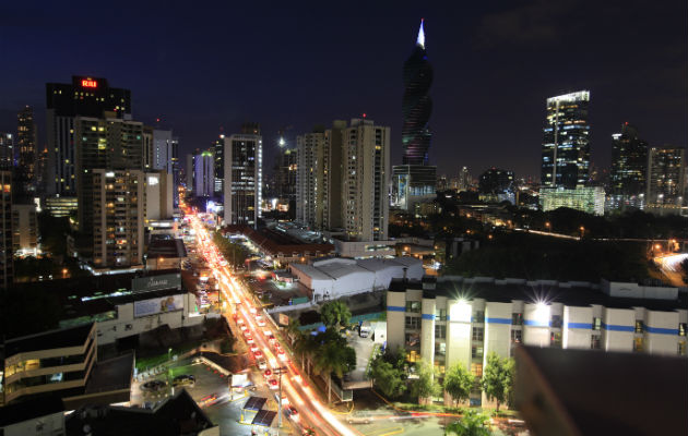 La calificadora de riesgo, destaca que Panamá ha mejorado su perfil de deuda pública. Foto/Archivo