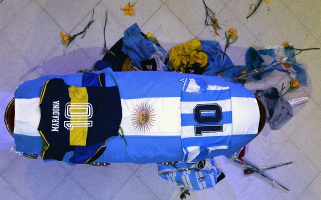   Vista del cajón cerrado donde yace Maradona. Foto:EFE