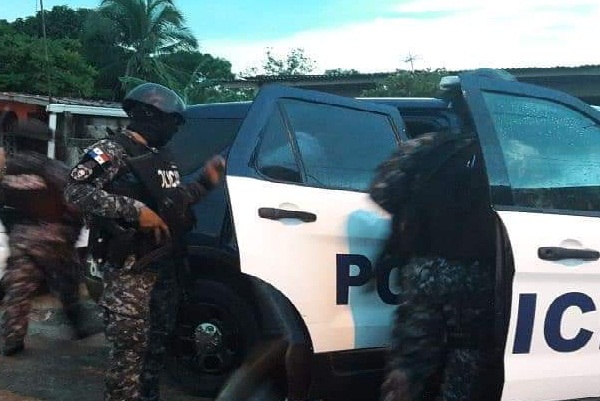 Las autoridades policiales llevan a cabo una serie de operativos para dar con los responsables de este homicidio. Foto: Diomedes Sánchez