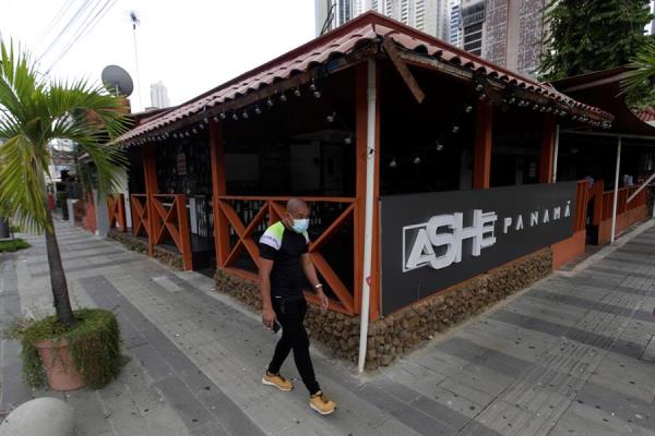 Restaurante cerrado en la calle Uruguay