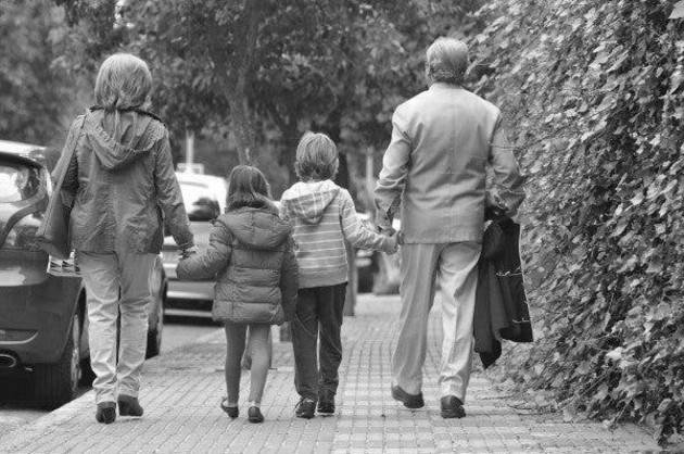 La familia debe retomar su rol y su integridad, a pesar de los cambios, su loable labor de formar a todos los individuos de la sociedad. Foto: EFE.