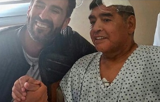 Leopoldo Luque junto a Maradona.
